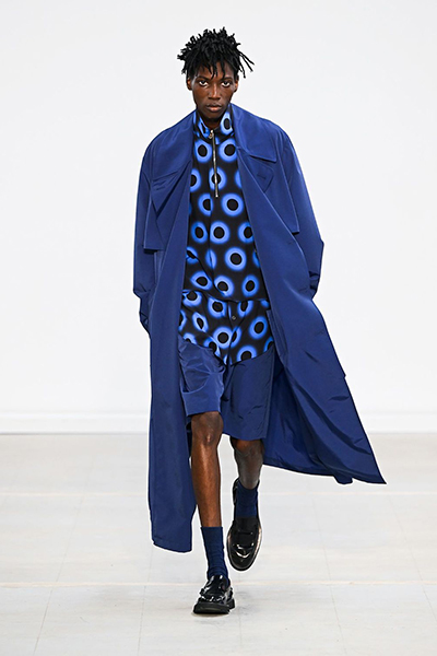 اختبر روعة الثمانينيات مع تشكيلة PAUL SMITH لربيع وصيف 2023